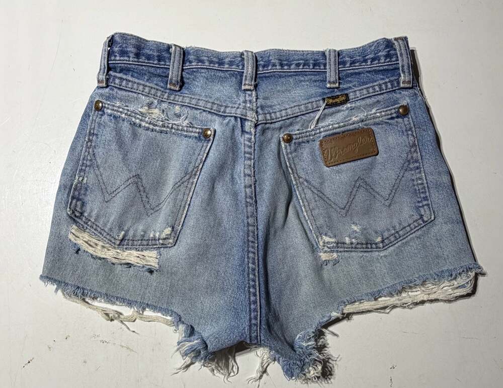 Vintage Wrangler Distressed High Waisted Cutoff Denim Shorts Size 28
